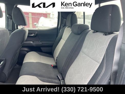 Used 2022 Toyota Tacoma TRD Off-Road image 10