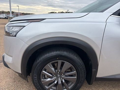 Used 2024 Nissan Pathfinder SV image 7