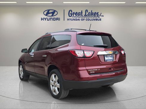 Used 2017 Chevrolet Traverse LT w/ Style and Technology Package FWD image 3