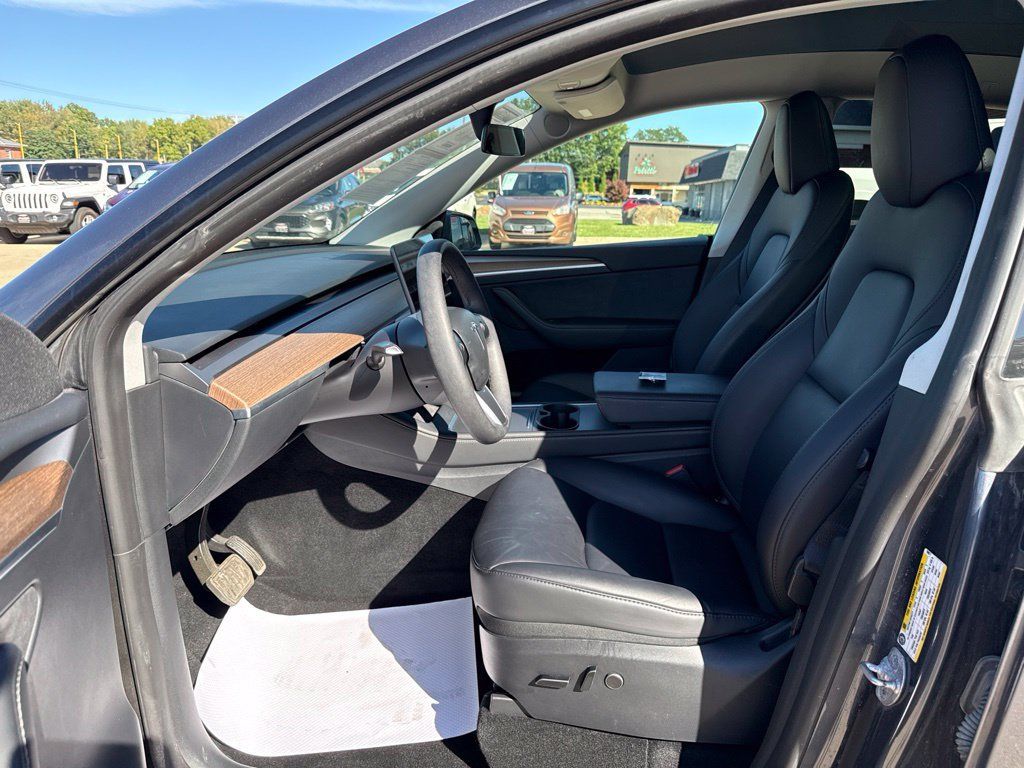 Used 2023 Tesla Model Y Long Range AWD/4WD image 23