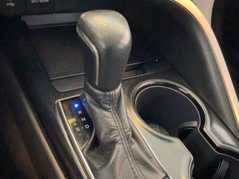 Used 2019 Toyota Camry SE FWD image 16