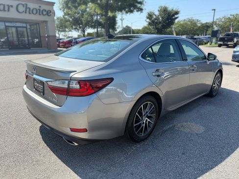 Used 2017 Lexus ES 350 w/ Luxury Package FWD image 8