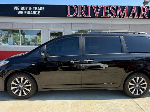 Used 2020 Toyota Sienna Limited Premium AWD/4WD image 5