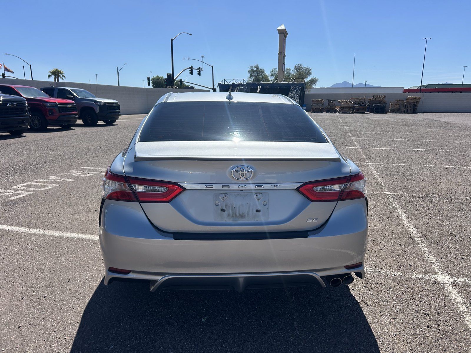 Used 2019 Toyota Camry SE FWD image 4