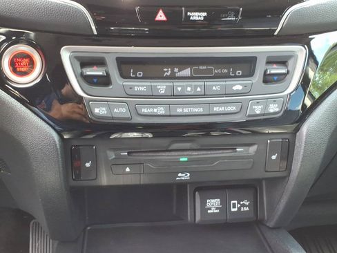 Used 2019 Honda Pilot Touring image 25