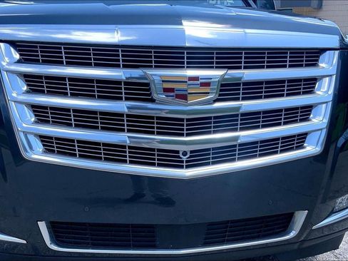 Used 2020 Cadillac Escalade Premium Luxury w/ LPO, Radiant Package AWD/4WD image 31