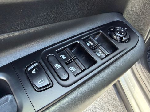 Used 2023 Jeep Renegade Altitude AWD/4WD image 13