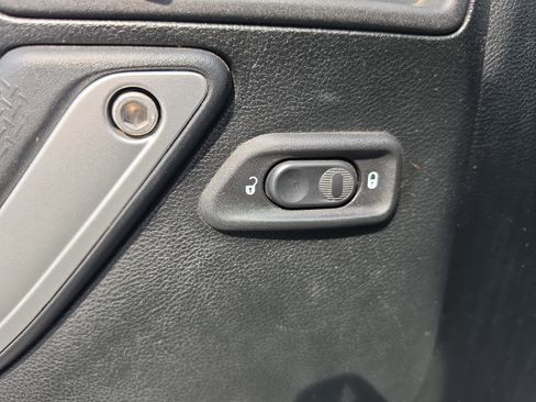 Used 2018 Jeep Wrangler Unlimited Sahara AWD/4WD image 16