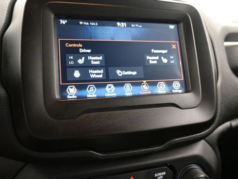 Used 2020 Jeep Renegade Latitude w/ Cold Weather Group AWD/4WD image 17