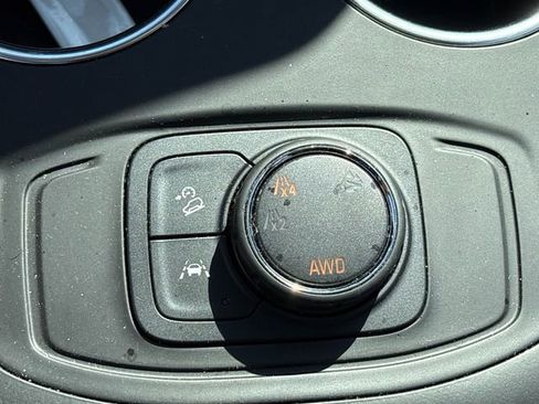 Used 2024 GMC Terrain SLE AWD/4WD image 18