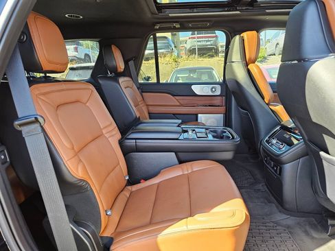 Used 2019 Lincoln Navigator Reserve AWD/4WD image 10