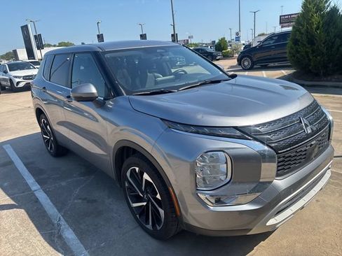 Used 2024 Mitsubishi Outlander FWD image 3
