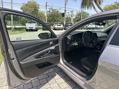 Used 2025 Hyundai Elantra SEL FWD image 22