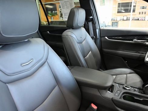 Used 2025 Cadillac XT6 Premium Luxury image 8