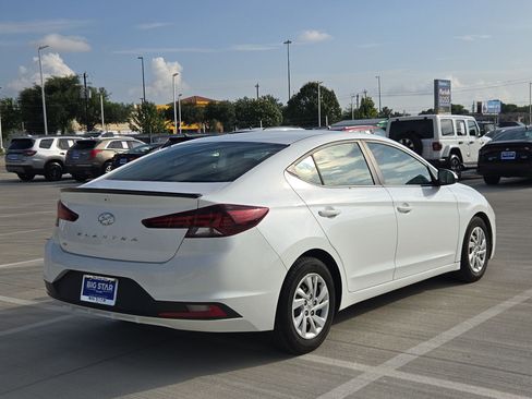 Used 2020 Hyundai Elantra SE w/ Cargo Package (C1) FWD image 3