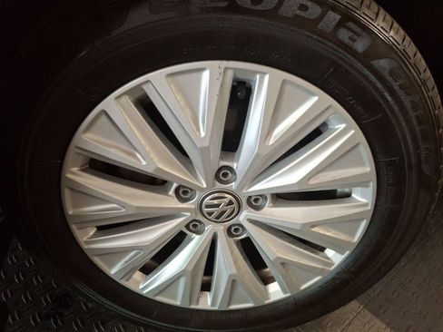 Used 2019 Volkswagen Jetta SE FWD image 4