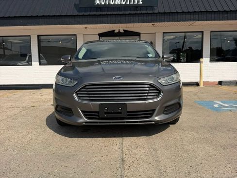 Used 2014 Ford Fusion SE FWD image 2