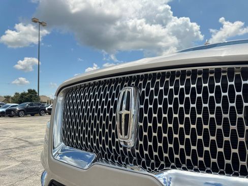 Used 2021 Lincoln Navigator Reserve w/ Luxury Package AWD/4WD image 38