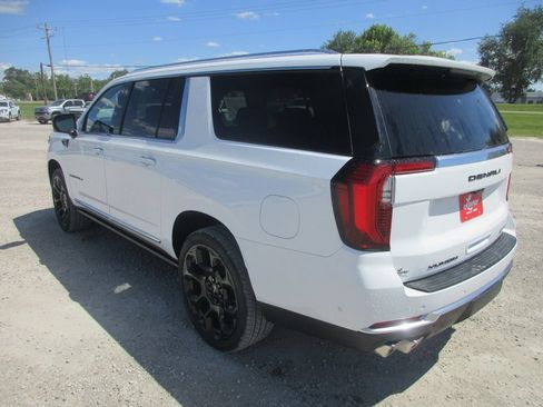 New 2026 GMC Yukon XL Denali w/ Denali Reserve Package AWD/4WD image 6