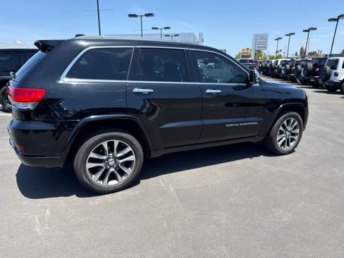 Used 2018 Jeep Grand Cherokee Overland RWD image 16