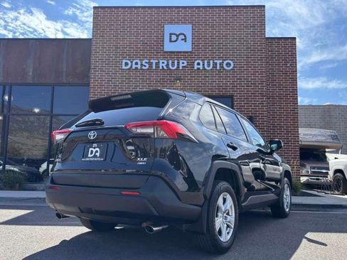 Used 2021 Toyota RAV4 XLE image 5