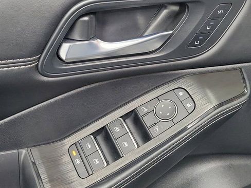 Used 2025 Nissan Rogue SL w/ SL Premium Package FWD image 19