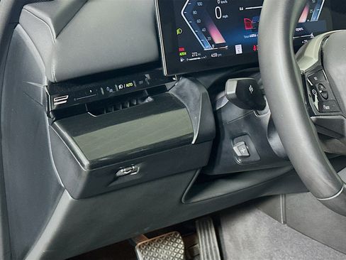 Used 2024 BMW 530i image 17