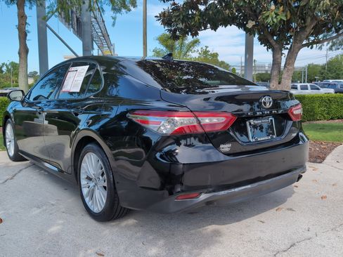 Certified 2020 Toyota Camry XLE FWD image 8
