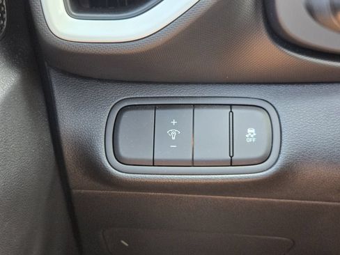 Certified 2025 Hyundai Venue Limited FWD image 27