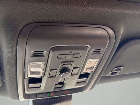 Used 2023 Chevrolet Suburban High Country RWD image 20