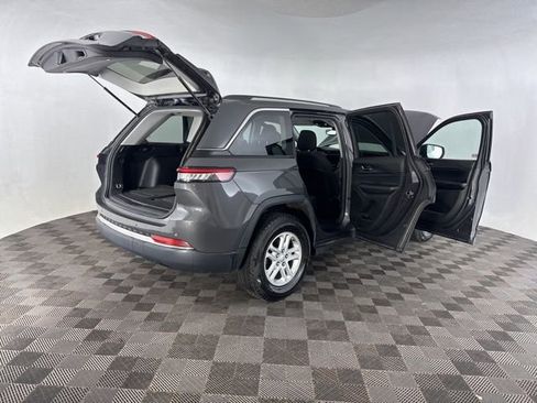 Used 2024 Jeep Grand Cherokee Laredo AWD/4WD image 14