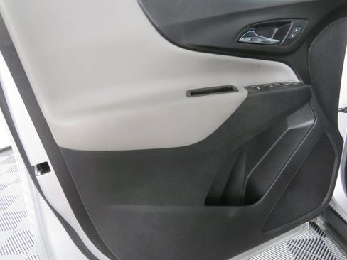 Used 2021 Chevrolet Equinox LS w/ LS Convenience Package image 38