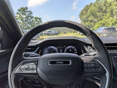 Used 2025 Jeep Grand Cherokee L Altitude RWD image 22