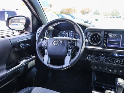 Certified 2021 Toyota Tacoma TRD Off-Road w/ Technology Package AWD/4WD image 5