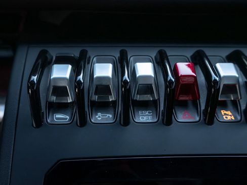 Used 2021 Lamborghini Huracan EVO image 18