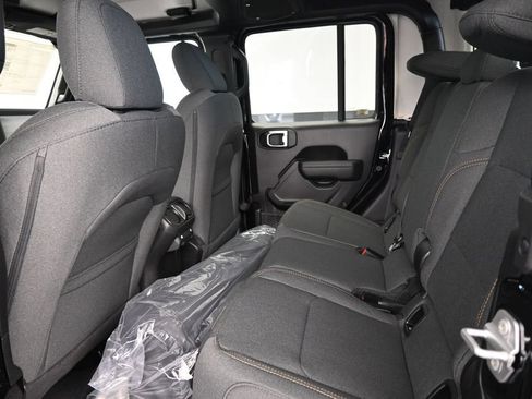 New 2026 Jeep Gladiator Sport AWD/4WD image 11