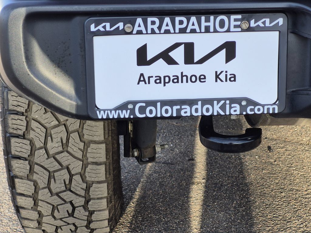 Used 2018 Jeep Wrangler Unlimited Sahara AWD/4WD image 16