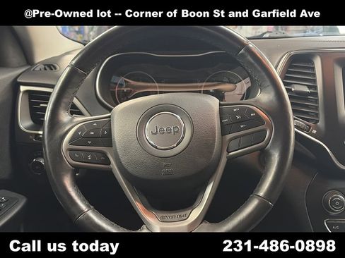 Used 2019 Jeep Cherokee Latitude Plus w/ Cold Weather Group AWD/4WD image 20