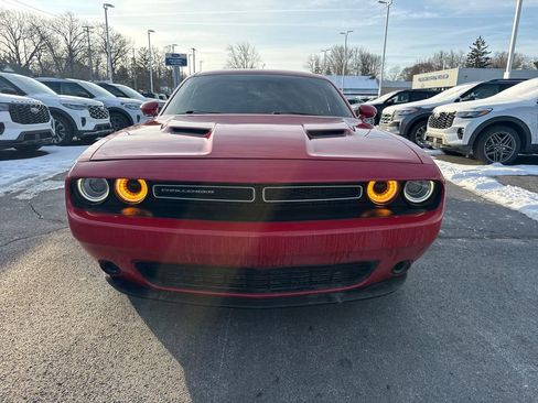 Used 2016 Dodge Challenger SXT w/ Driver Convenience Group image 3