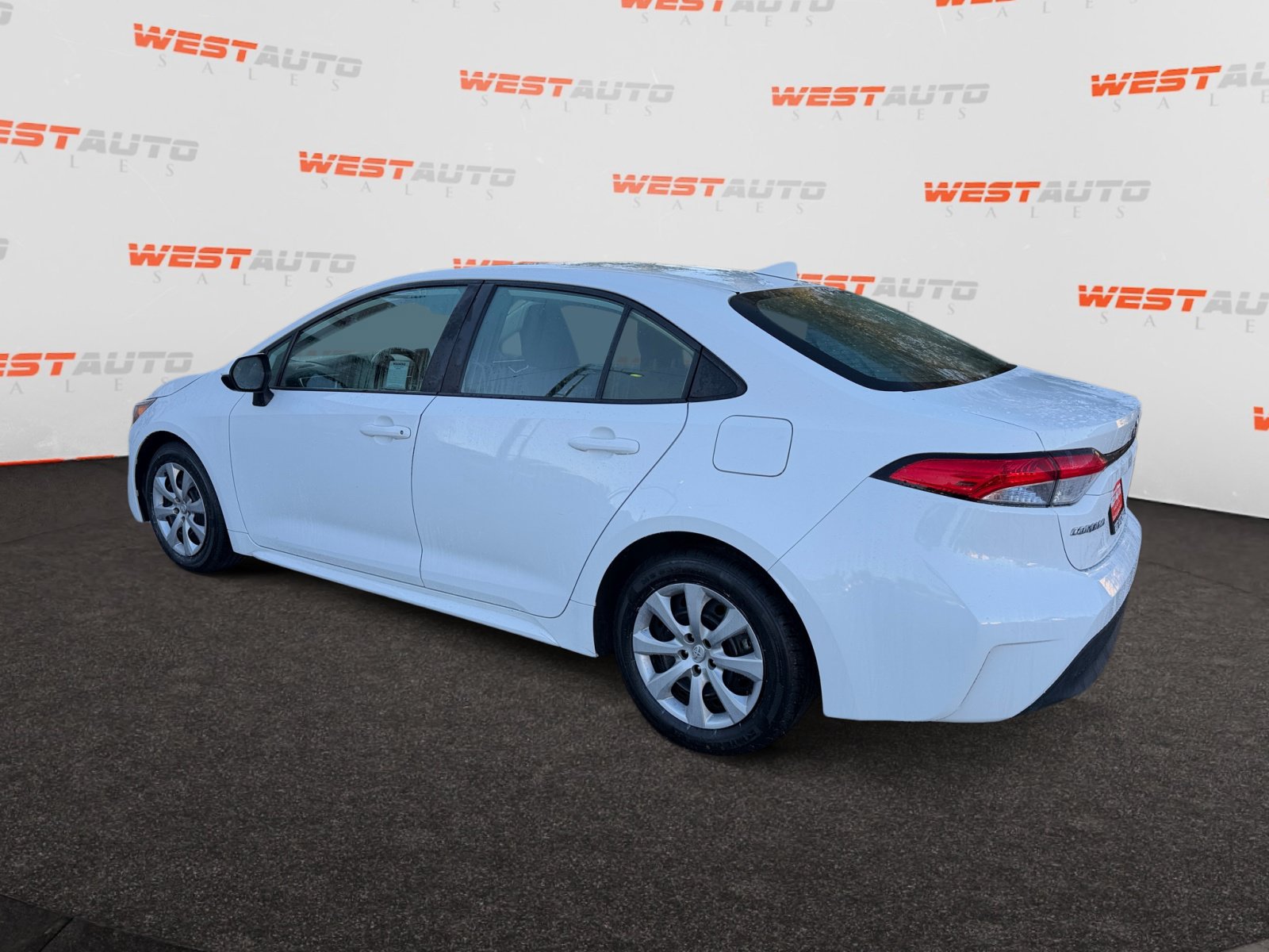 Used 2023 Toyota Corolla LE FWD image 3