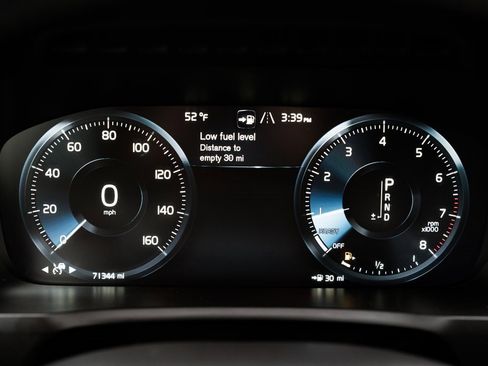 Used 2017 Volvo XC90 T5 R-Design w/ Vision Package image 15