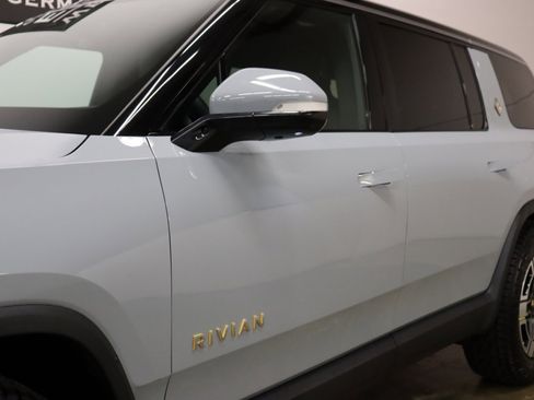 Used 2023 Rivian R1S Adventure image 12
