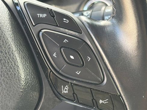 Used 2019 Toyota C-HR Limited FWD image 33