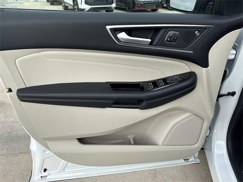 Used 2020 Ford Edge Titanium image 10