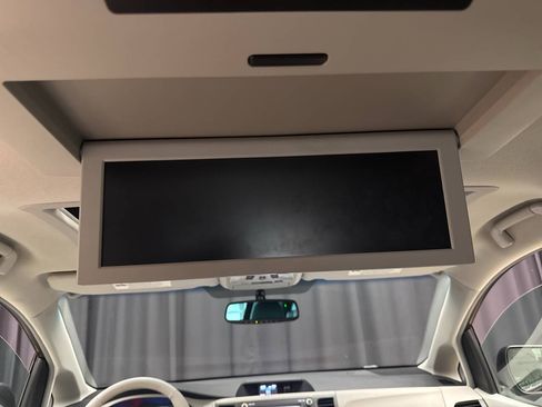 Used 2011 Toyota Sienna XLE w/ Premium Pkg AWD/4WD image 25