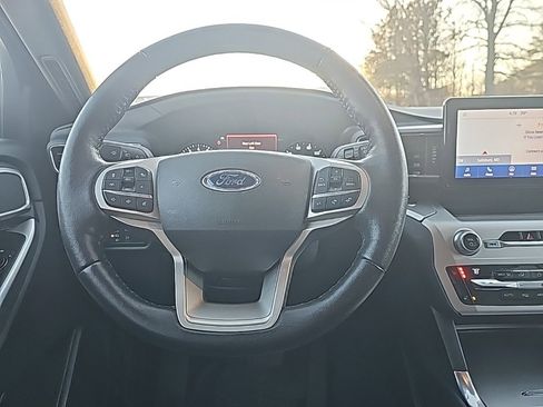 Used 2021 Ford Explorer XLT w/ Equipment Group 202A image 12