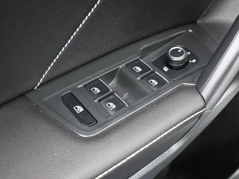 Used 2024 Volkswagen Tiguan SE FWD image 14