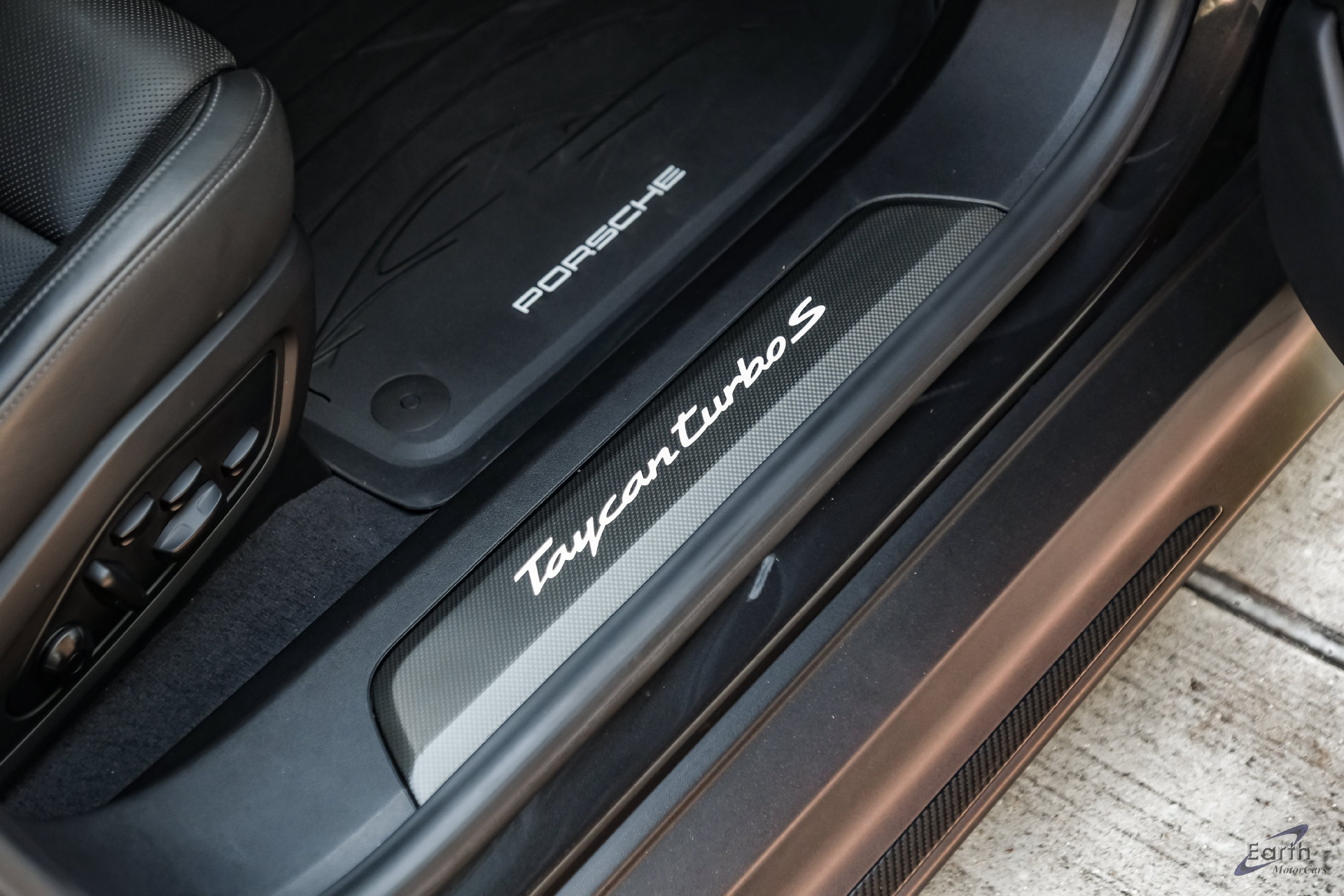 Used 2021 Porsche Taycan Turbo S AWD/4WD image 47