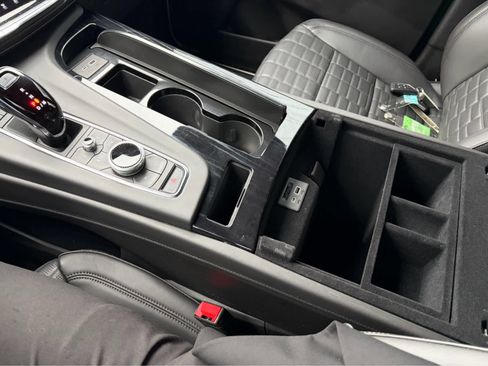 Used 2024 Cadillac Escalade V w/ LPO, ONYX Package image 19