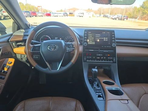 Used 2019 Toyota Avalon Limited image 12